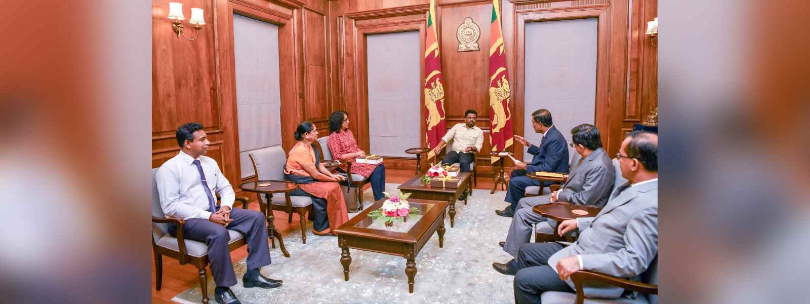 මැති ඇමති වරප්‍රසාද ගැන සෙවූ කමිටු වාර්තාව ජනපතිට